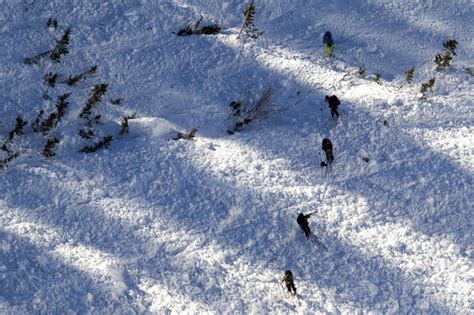 Anticipated snowfall keeps chances of an avalanche "considerable"...