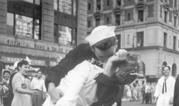 Sailor in iconic V-J Day Times Square kiss photo dies at 95