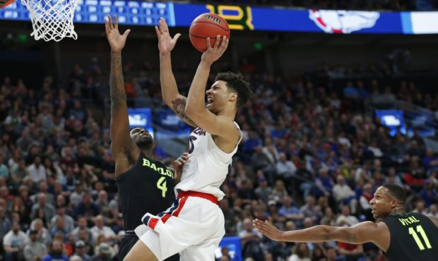 Gonzaga forward Brandon Clarke, center, goes to the basket as Baylor's Mario Kegler (4) and Mark Vi...
