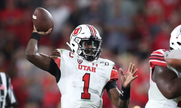 LOS ANGELES, CALIFORNIA - SEPTEMBER 20: Quarterback Tyler Huntley #1 of the Utah Utes looks to pass...