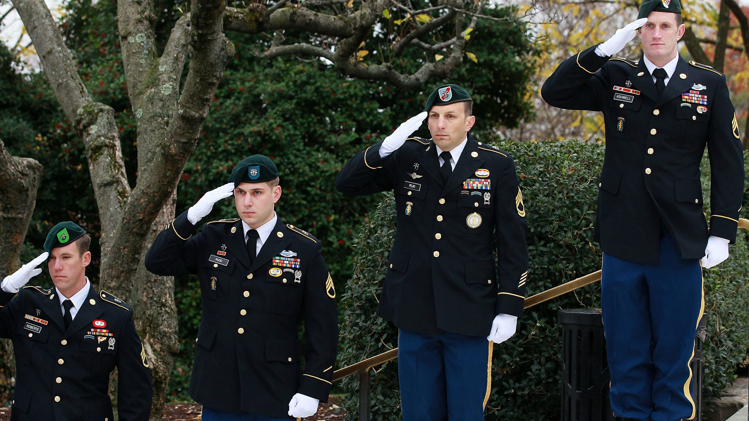 us army green beret dress uniform The brave men of the Green Berets 172 newly-graduated Special Forces Soldiers proudly donned their #greenberets for the first time during a graduation and Regimental First Formation at the Crown Arena