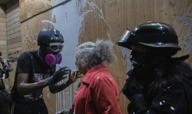 Portland protesters cause mayhem again, police officer hurt...