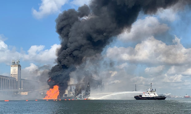 2 bodies found, 2 missing after explosion in Texas port...