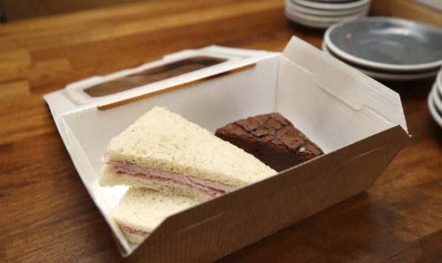 UK doctors demand free meals for kids as COVID fuels hunger...