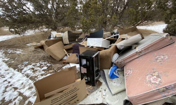 eagle mountain illegally dumping junk...