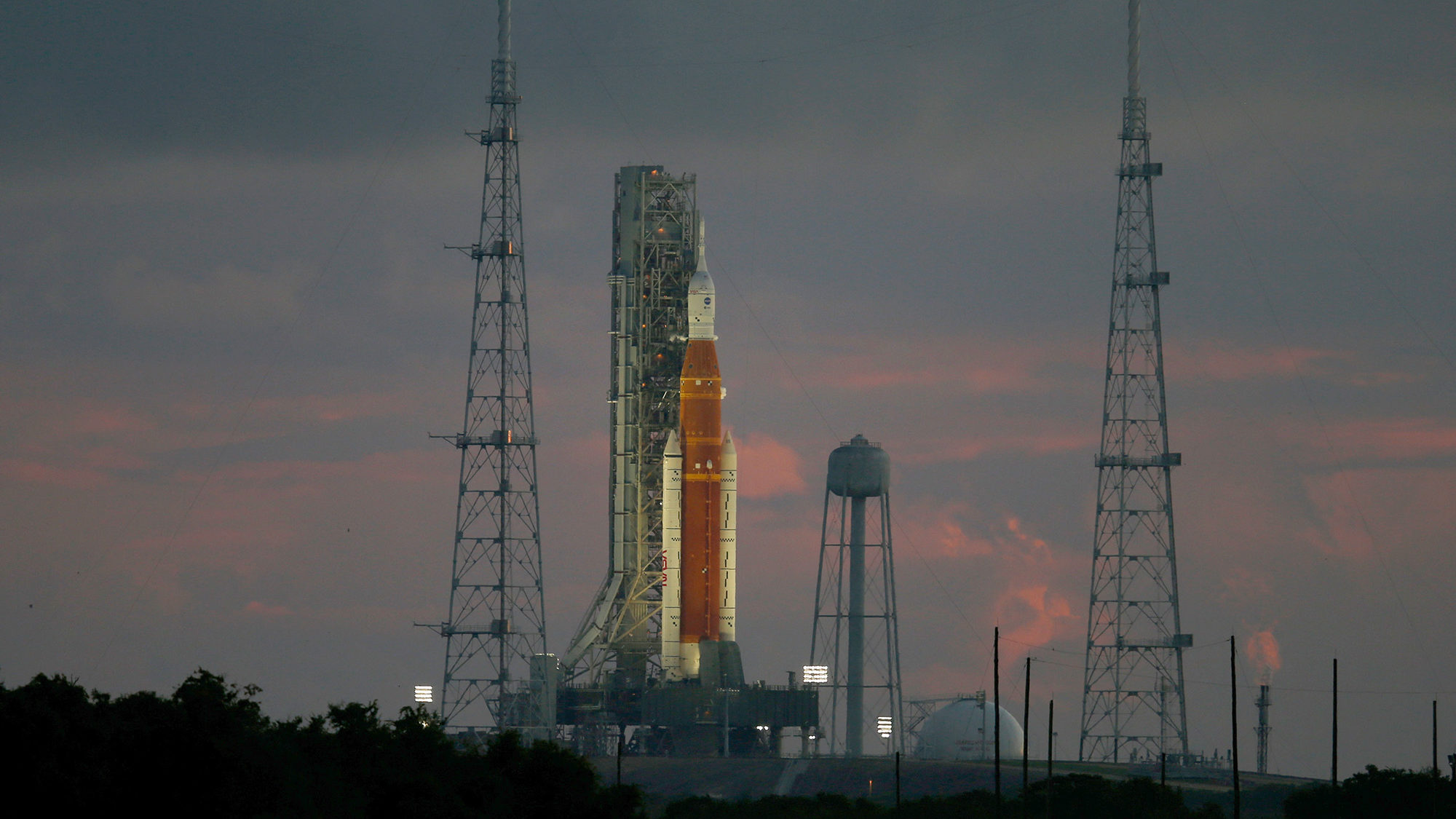 NASA's next-generation moon rocket, the Space Launch System (SLS) , with its Orion crew capsule on ...