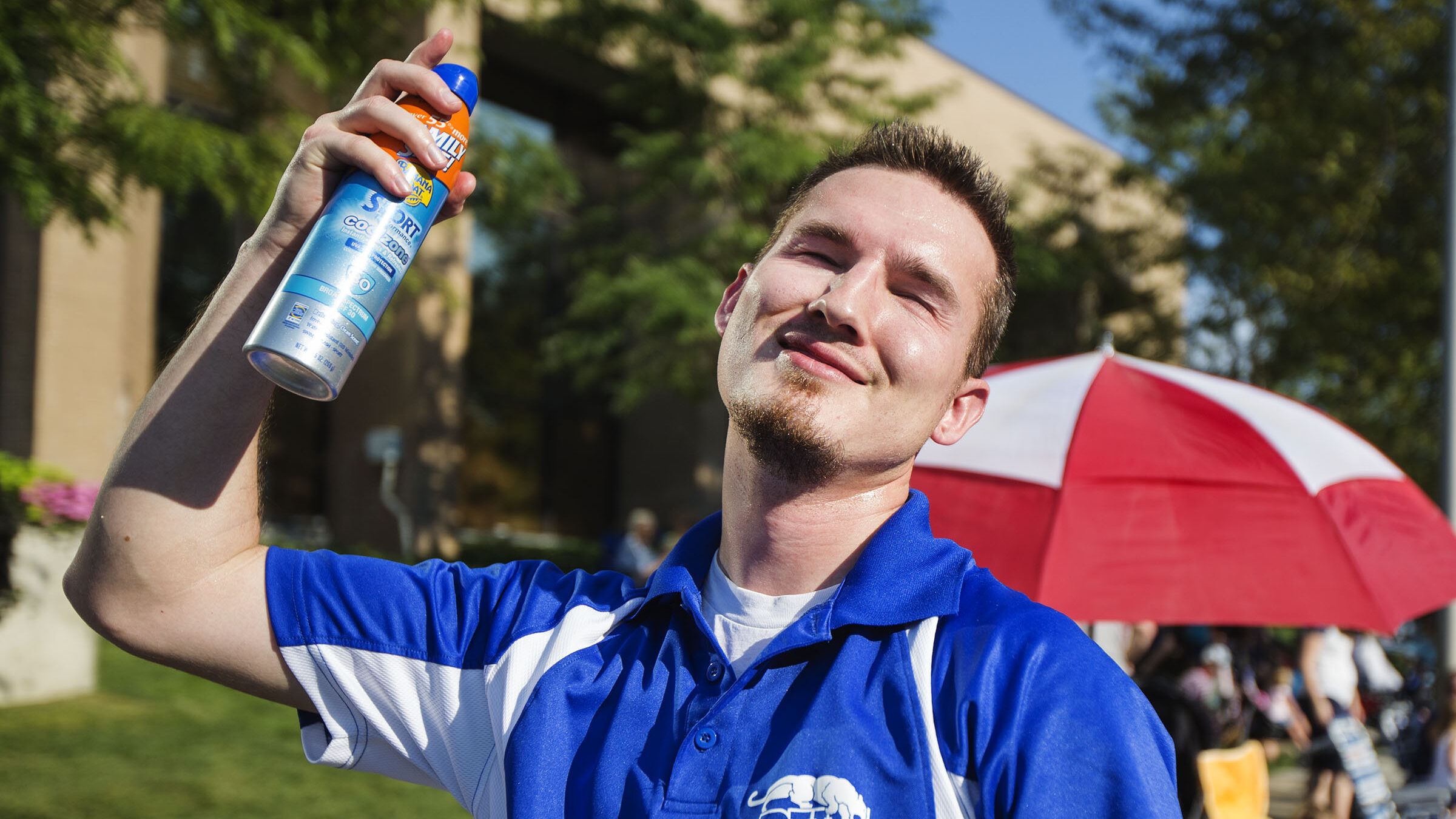 man applying sunscreen, aoc wants to deregulate sunscreen...