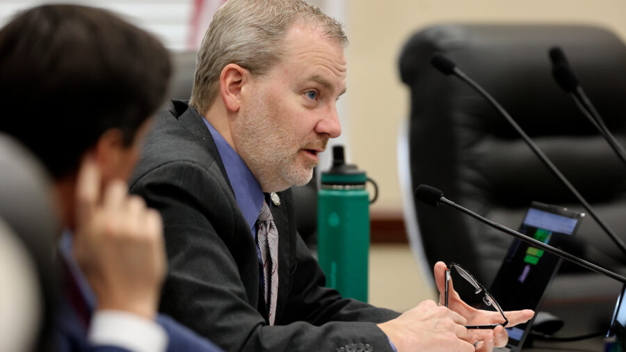 Sen. Lincoln Fillmore, R-South Jordan, asks a question about SB87 Motor Vehicle Rental Tax Amendmen...
