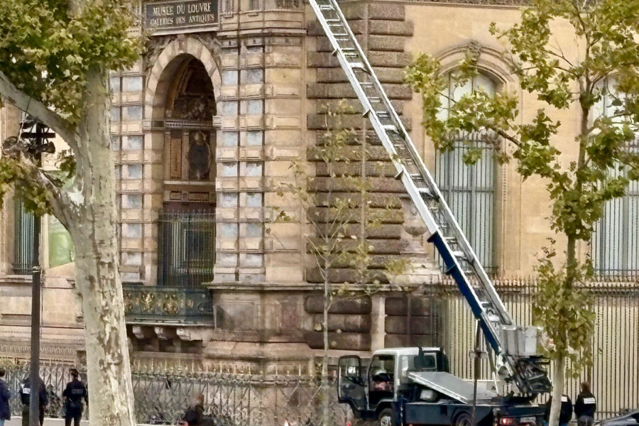 A basket lift used by thieves is seen at the Louvre museum Sunday Oct.19, 2025 in Paris. (AP Photo/...