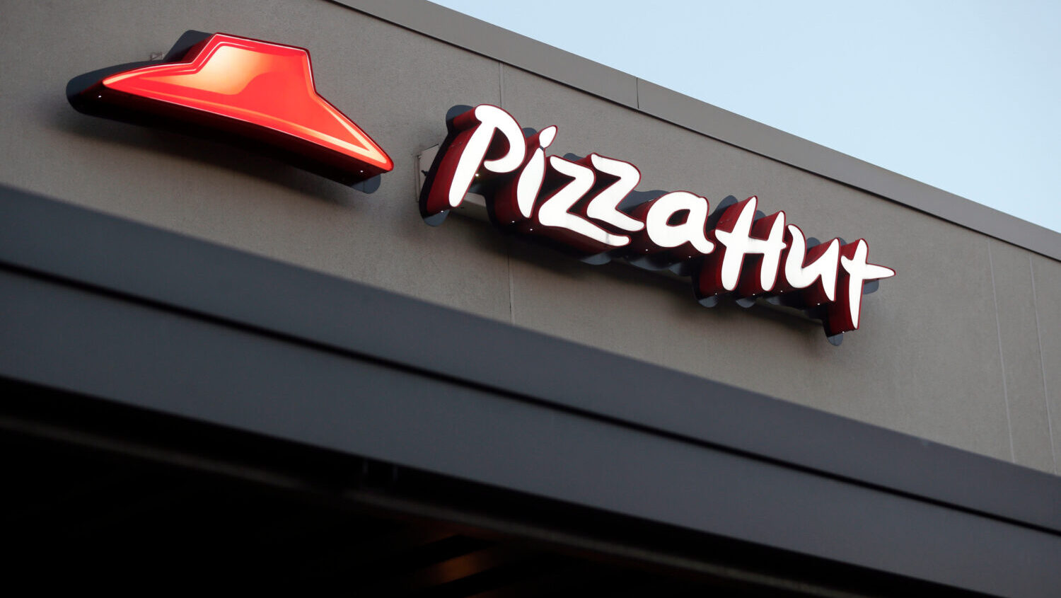FILE - This Dec. 15, 2016, file photo shows a Pizza Hut restaurant in New Orleans. Pizza Hut, the 6...